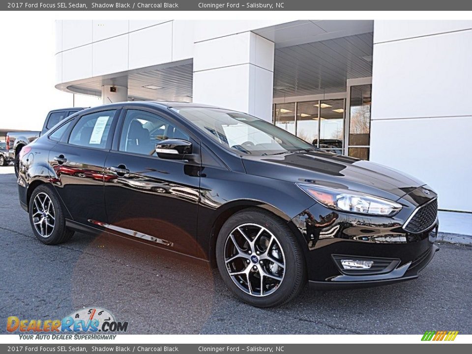 Front 3/4 View of 2017 Ford Focus SEL Sedan Photo #1