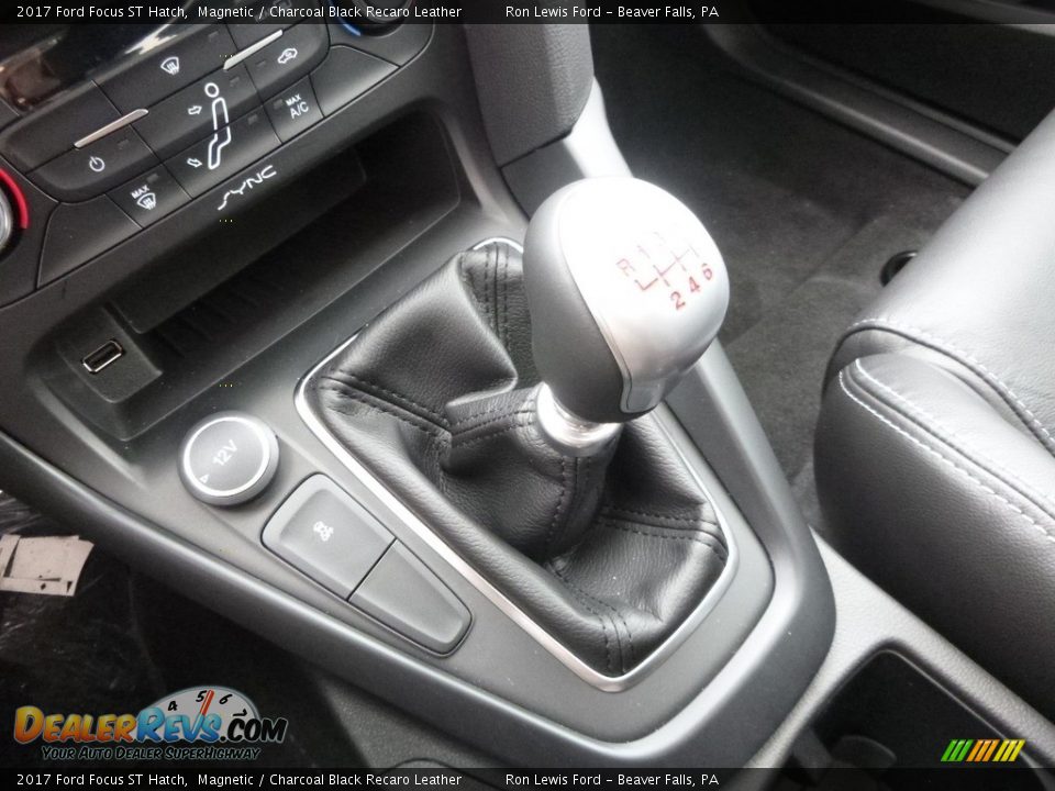 2017 Ford Focus ST Hatch Shifter Photo #18