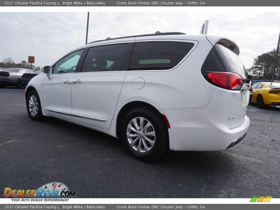 2017 Chrysler Pacifica Touring L Bright White / Black/Alloy Photo #5