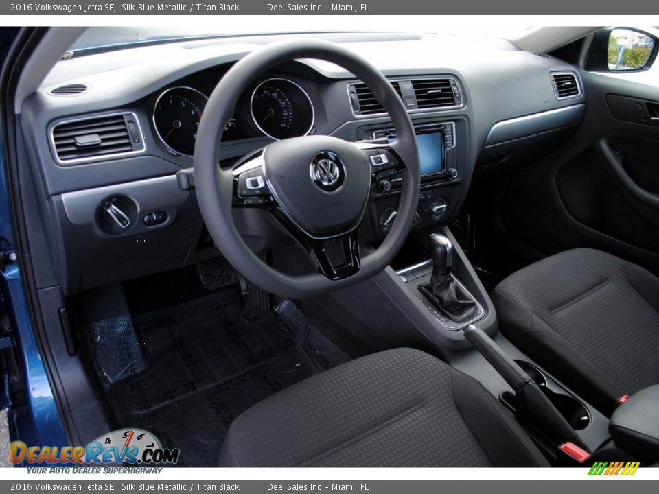 Titan Black Interior - 2016 Volkswagen Jetta SE Photo #15