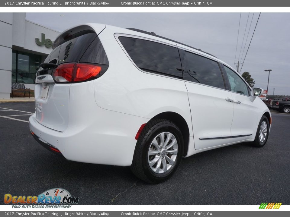 2017 Chrysler Pacifica Touring L Bright White / Black/Alloy Photo #7