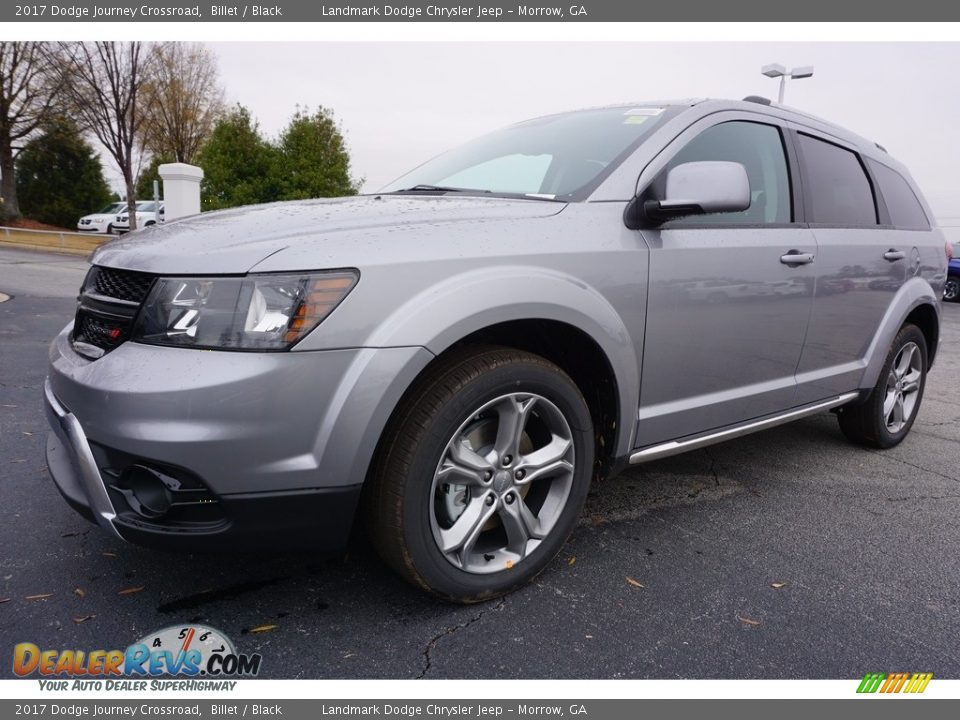Front 3/4 View of 2017 Dodge Journey Crossroad Photo #1