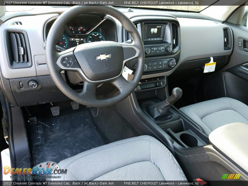 Front Seat of 2017 Chevrolet Colorado WT Extended Cab Photo #9