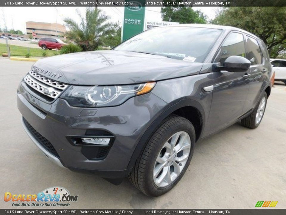 Front 3/4 View of 2016 Land Rover Discovery Sport SE 4WD Photo #7