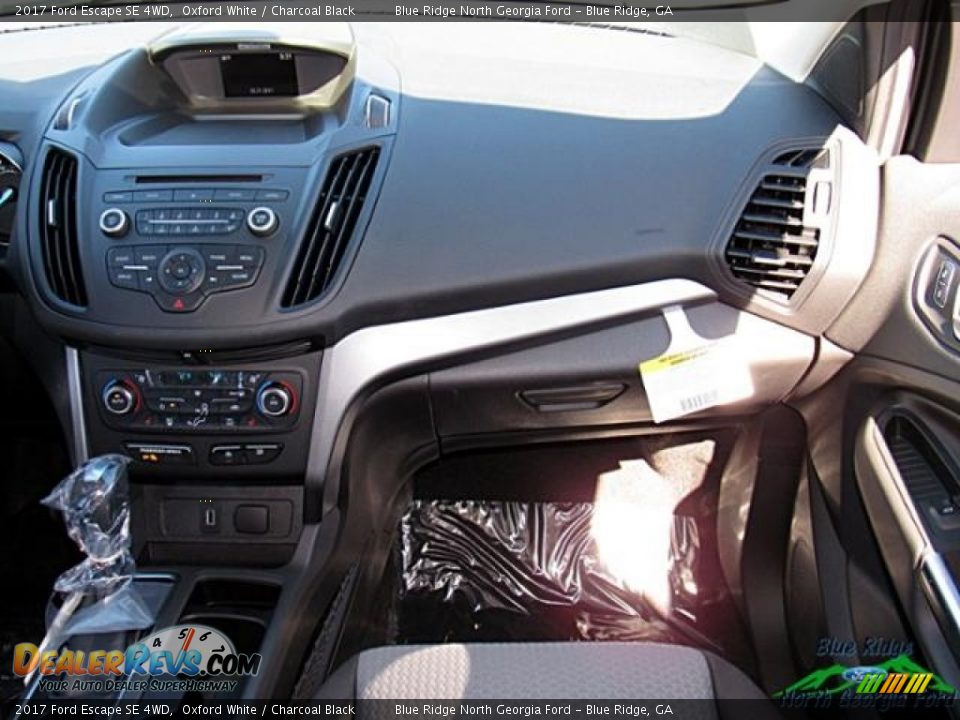 2017 Ford Escape SE 4WD Oxford White / Charcoal Black Photo #18