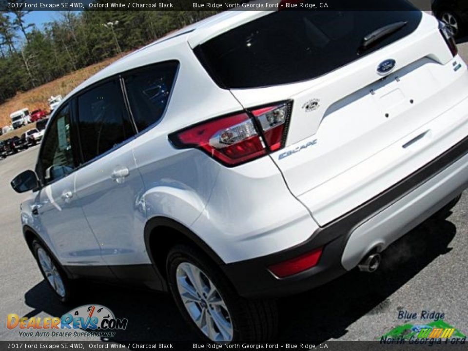 2017 Ford Escape SE 4WD Oxford White / Charcoal Black Photo #35