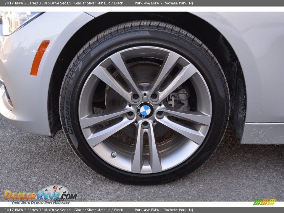 2017 BMW 3 Series 330i xDrive Sedan Glacier Silver Metallic / Black Photo #32