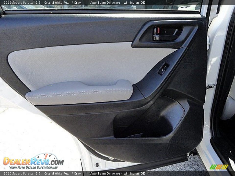 2016 Subaru Forester 2.5i Crystal White Pearl / Gray Photo #12