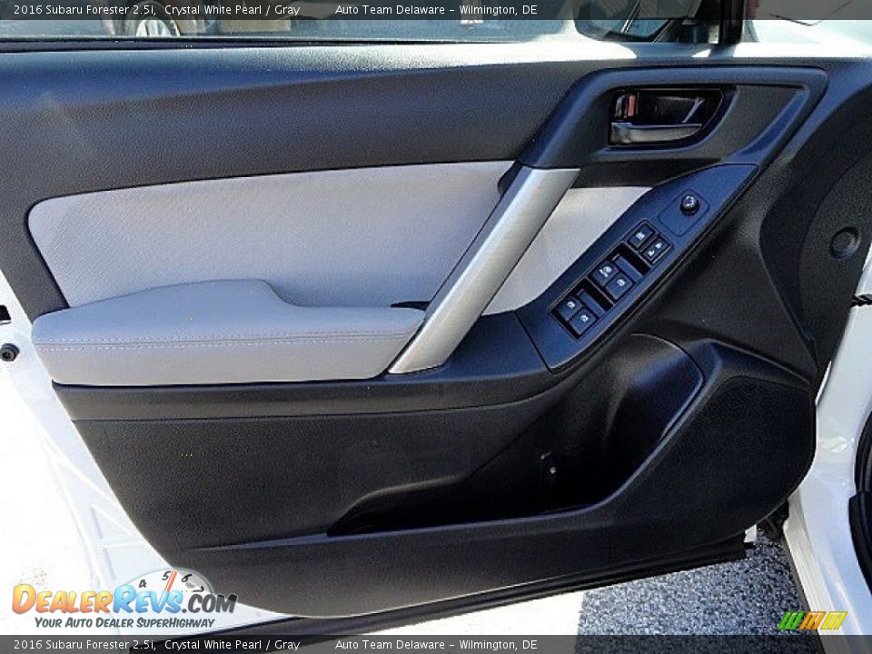 2016 Subaru Forester 2.5i Crystal White Pearl / Gray Photo #13