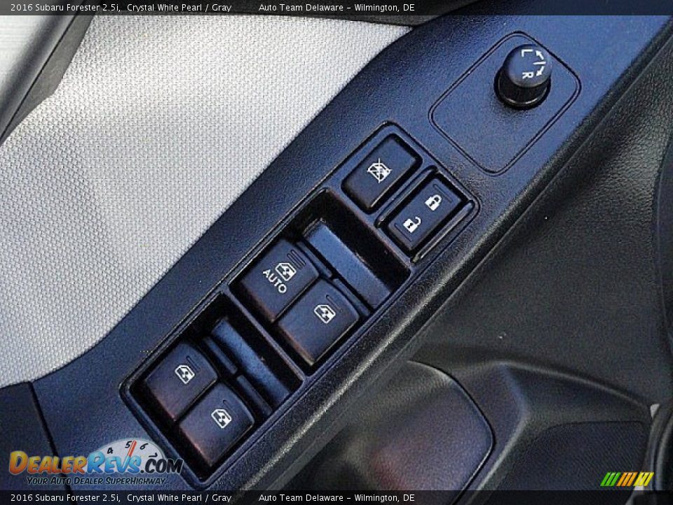 2016 Subaru Forester 2.5i Crystal White Pearl / Gray Photo #14