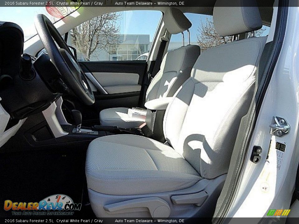 2016 Subaru Forester 2.5i Crystal White Pearl / Gray Photo #15