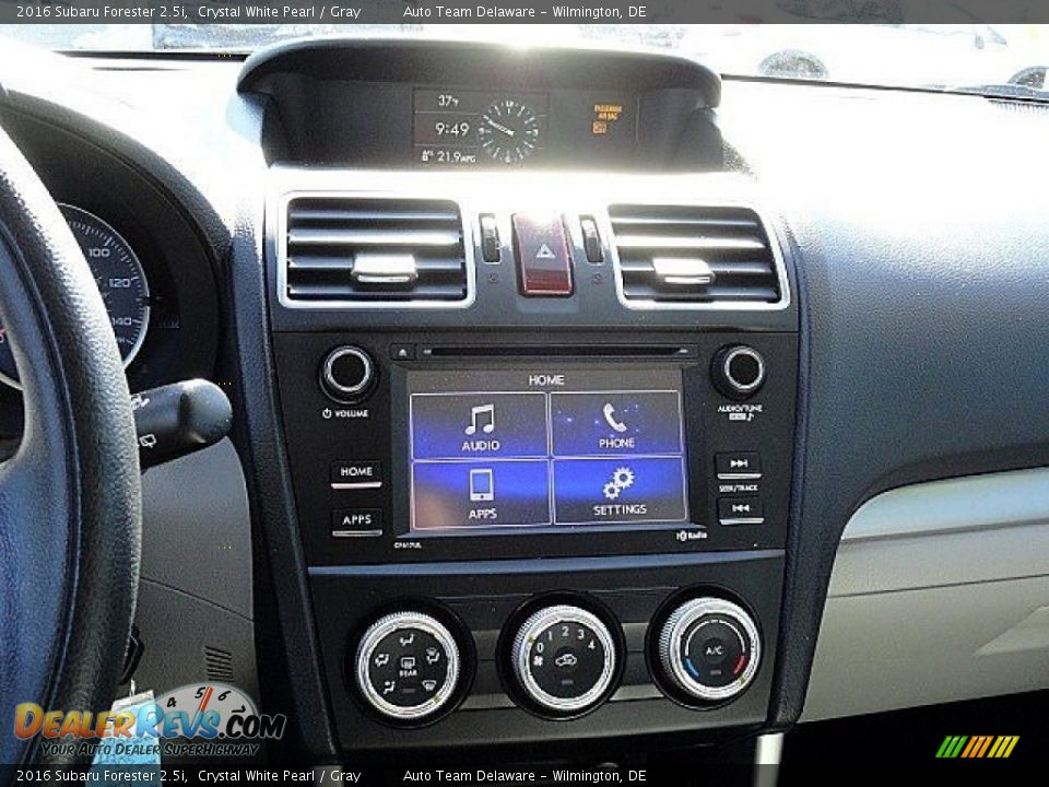 2016 Subaru Forester 2.5i Crystal White Pearl / Gray Photo #18