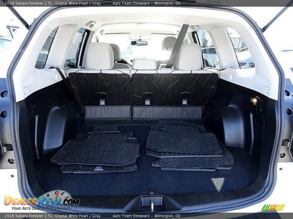2016 Subaru Forester 2.5i Crystal White Pearl / Gray Photo #28