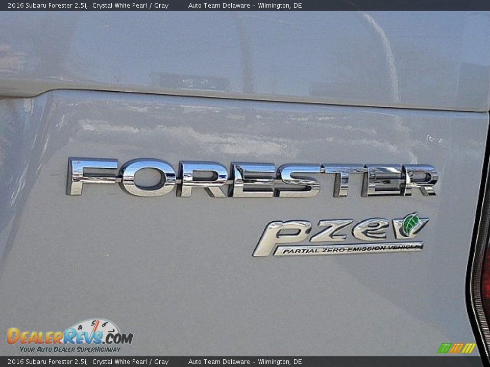 2016 Subaru Forester 2.5i Crystal White Pearl / Gray Photo #31