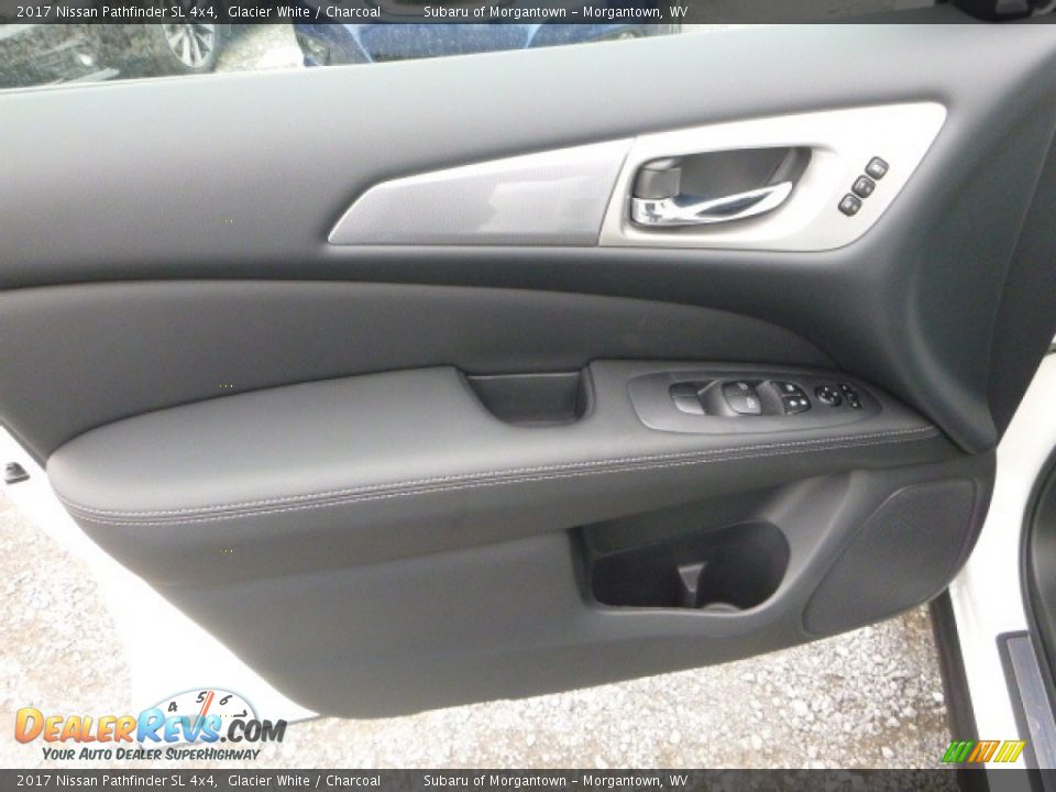 2017 Nissan Pathfinder SL 4x4 Glacier White / Charcoal Photo #15