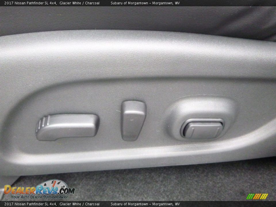 2017 Nissan Pathfinder SL 4x4 Glacier White / Charcoal Photo #17