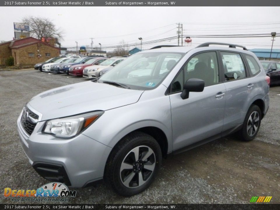 Front 3/4 View of 2017 Subaru Forester 2.5i Photo #12