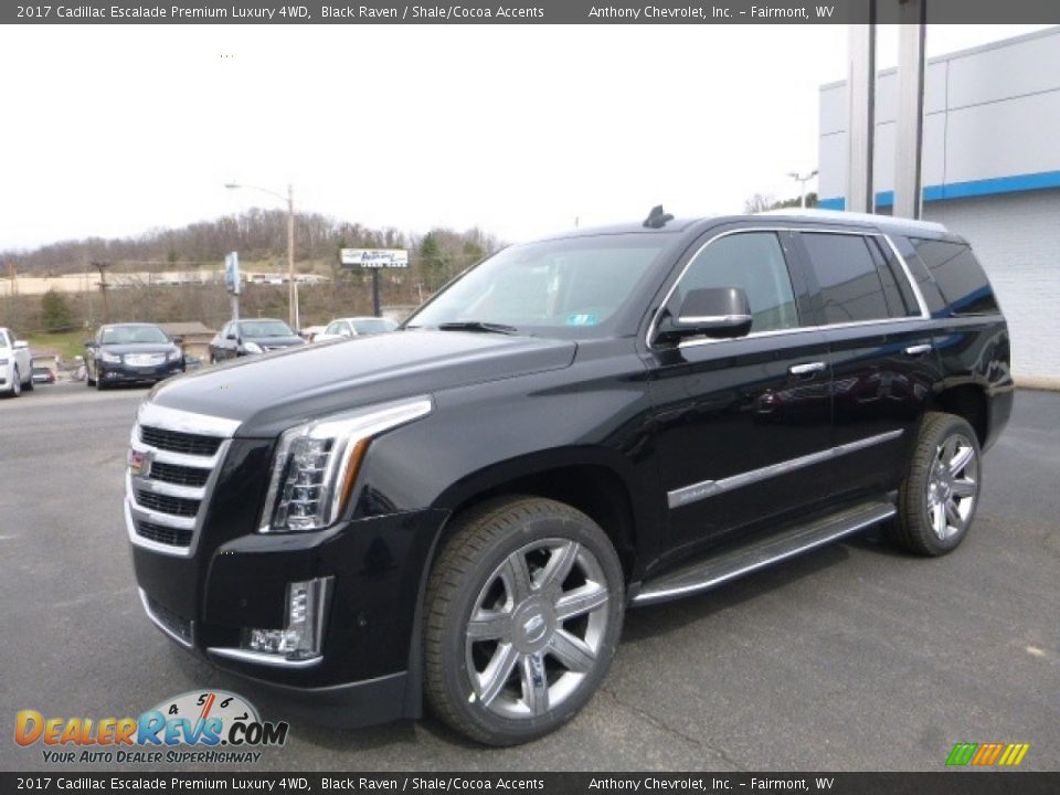 Front 3/4 View of 2017 Cadillac Escalade Premium Luxury 4WD Photo #2