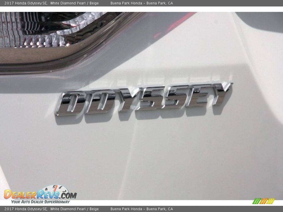 2017 Honda Odyssey SE White Diamond Pearl / Beige Photo #4