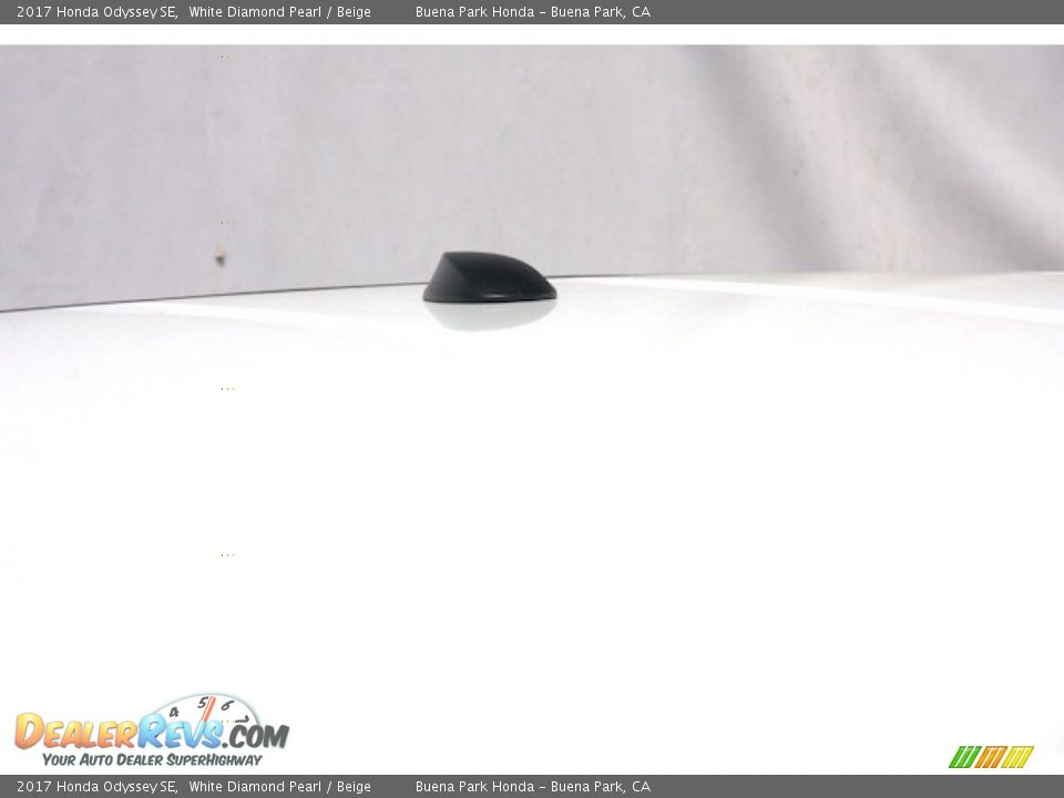 2017 Honda Odyssey SE White Diamond Pearl / Beige Photo #7