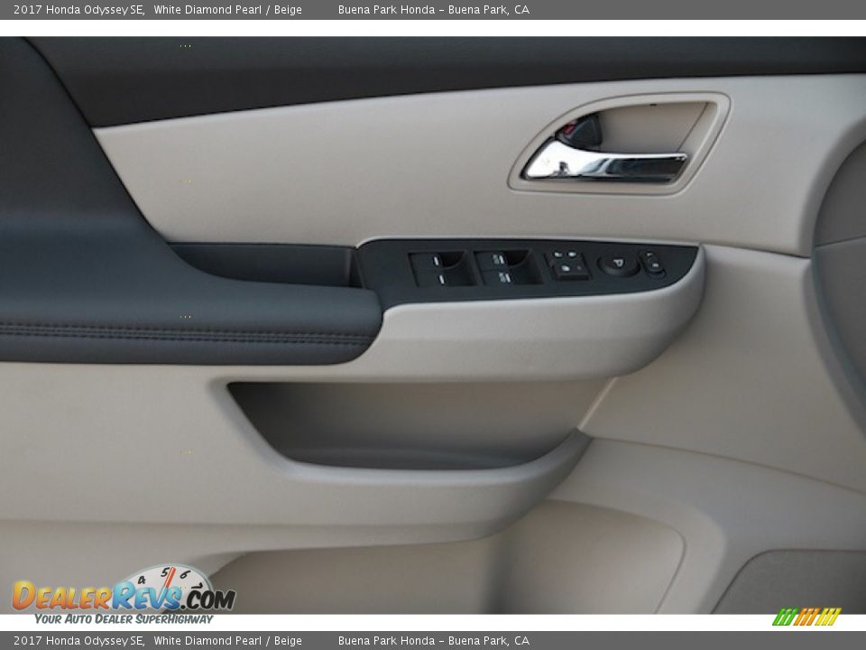 2017 Honda Odyssey SE White Diamond Pearl / Beige Photo #9