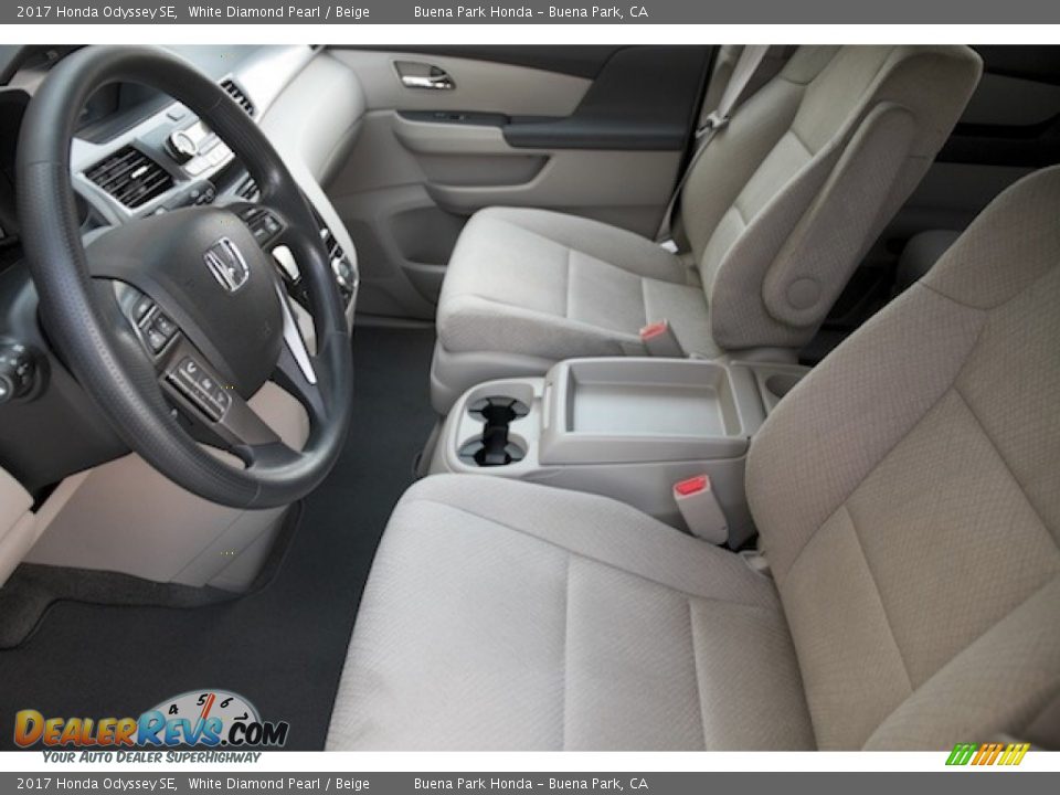 2017 Honda Odyssey SE White Diamond Pearl / Beige Photo #10