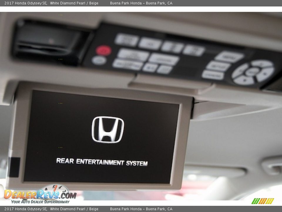 2017 Honda Odyssey SE White Diamond Pearl / Beige Photo #15