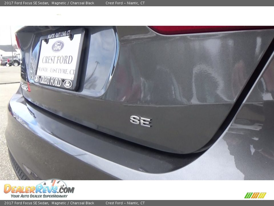 2017 Ford Focus SE Sedan Magnetic / Charcoal Black Photo #9