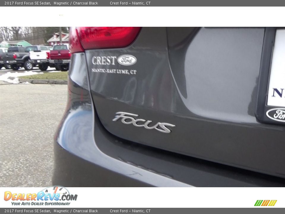 2017 Ford Focus SE Sedan Magnetic / Charcoal Black Photo #10