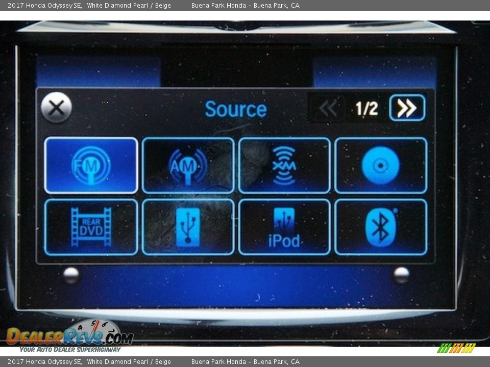 2017 Honda Odyssey SE White Diamond Pearl / Beige Photo #19