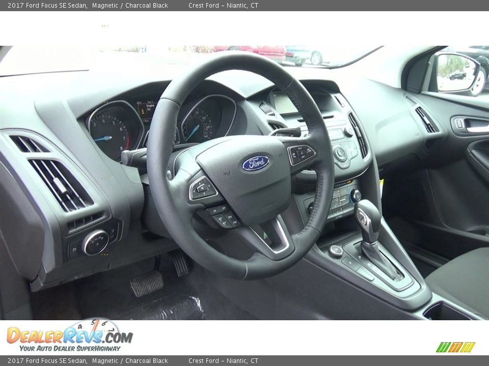 2017 Ford Focus SE Sedan Magnetic / Charcoal Black Photo #11