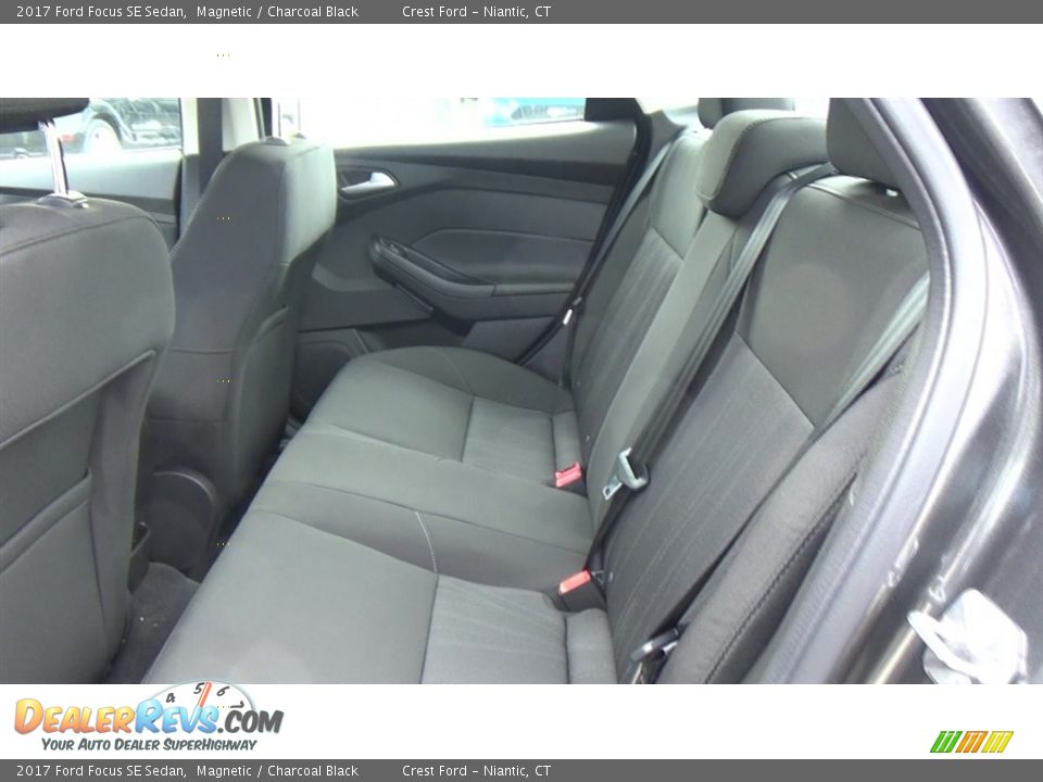 2017 Ford Focus SE Sedan Magnetic / Charcoal Black Photo #17