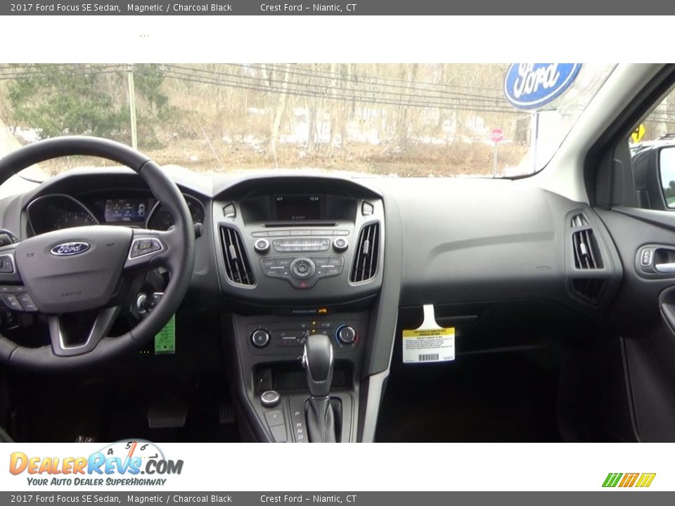 2017 Ford Focus SE Sedan Magnetic / Charcoal Black Photo #18