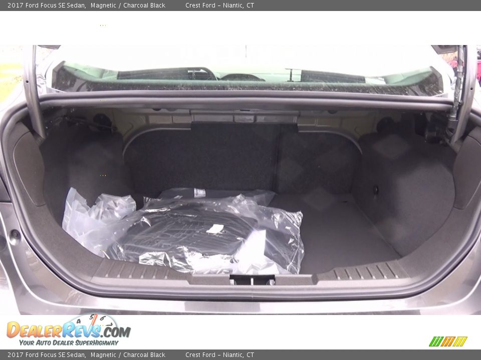 2017 Ford Focus SE Sedan Magnetic / Charcoal Black Photo #20