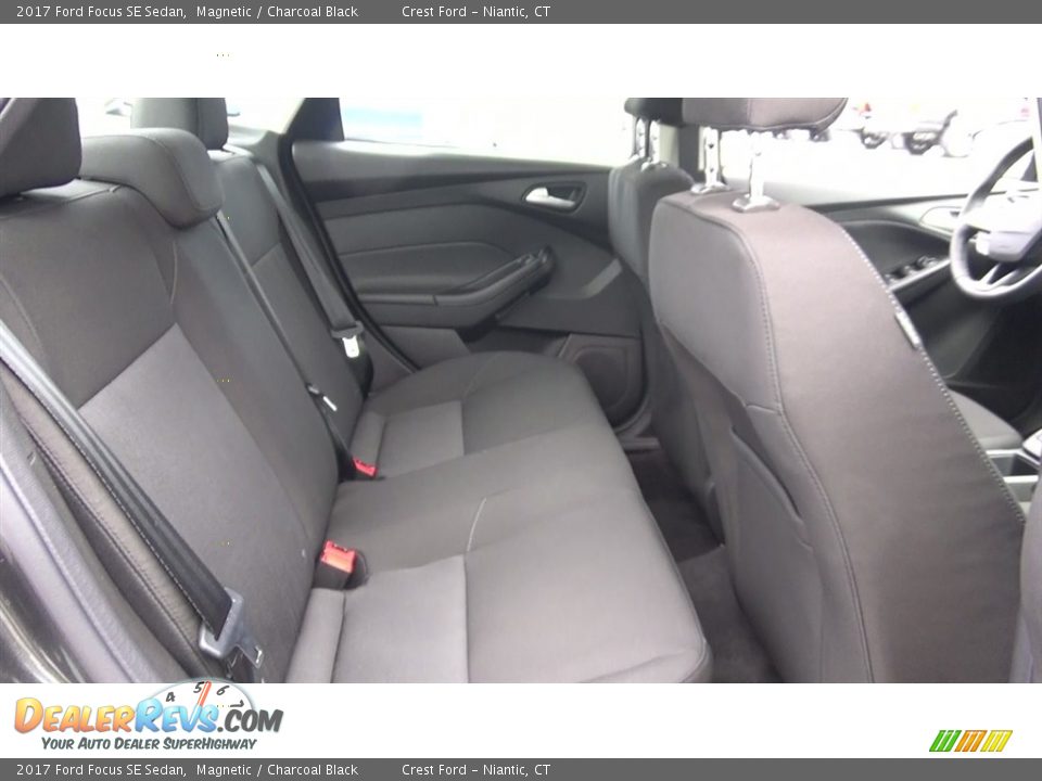 2017 Ford Focus SE Sedan Magnetic / Charcoal Black Photo #22