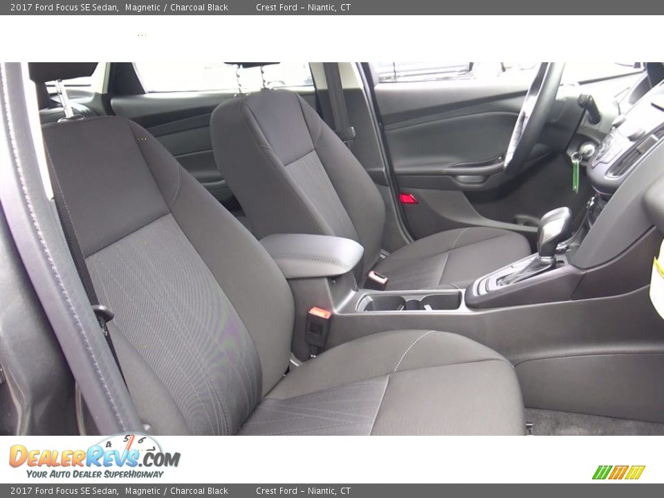 2017 Ford Focus SE Sedan Magnetic / Charcoal Black Photo #23