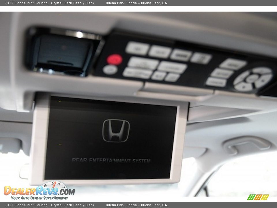 2017 Honda Pilot Touring Crystal Black Pearl / Black Photo #15