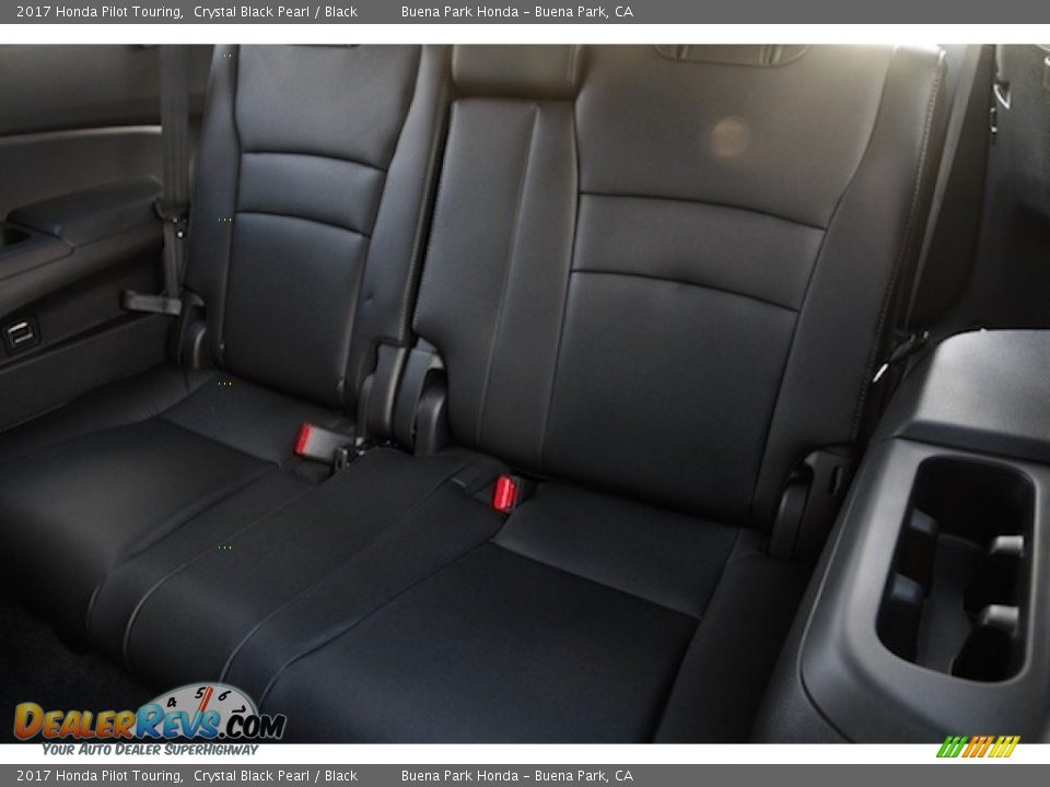 2017 Honda Pilot Touring Crystal Black Pearl / Black Photo #16