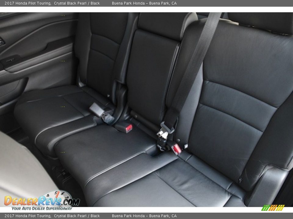 2017 Honda Pilot Touring Crystal Black Pearl / Black Photo #17