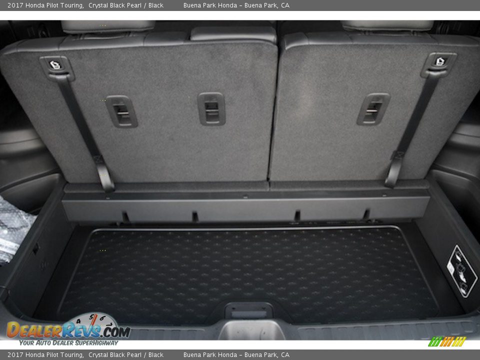 2017 Honda Pilot Touring Crystal Black Pearl / Black Photo #18