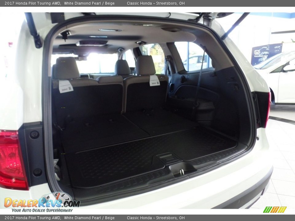 2017 Honda Pilot Touring AWD White Diamond Pearl / Beige Photo #16