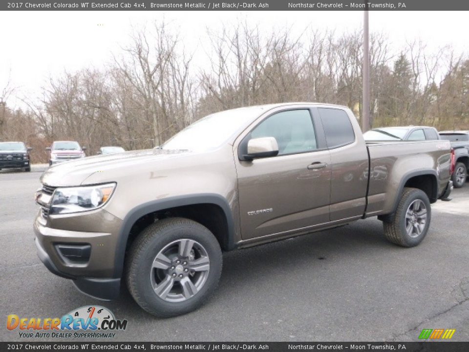 Front 3/4 View of 2017 Chevrolet Colorado WT Extended Cab 4x4 Photo #1