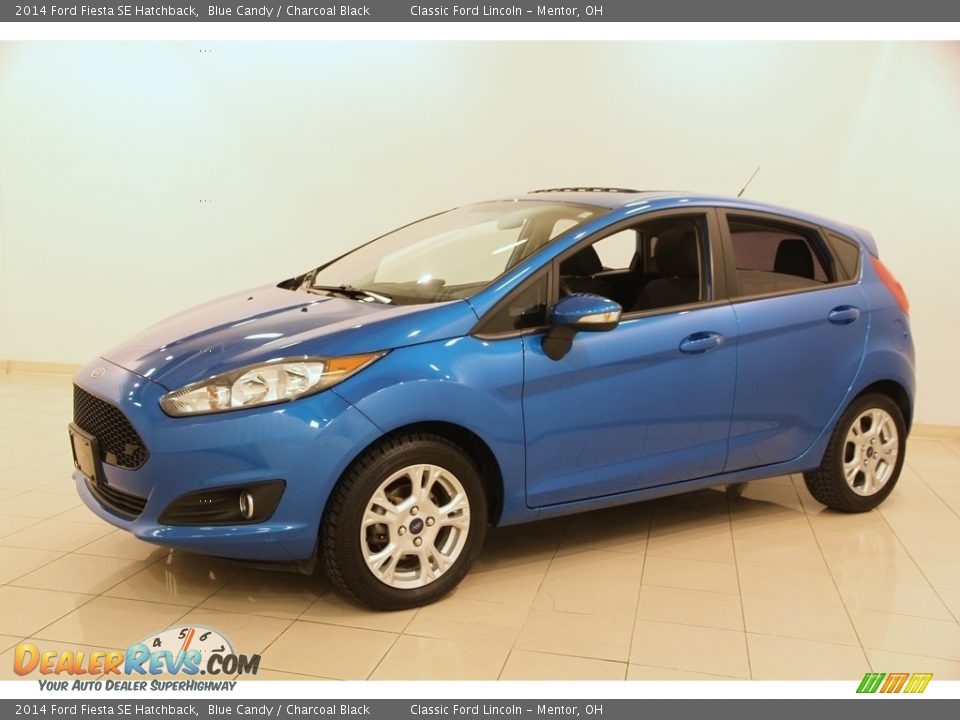 Front 3/4 View of 2014 Ford Fiesta SE Hatchback Photo #3