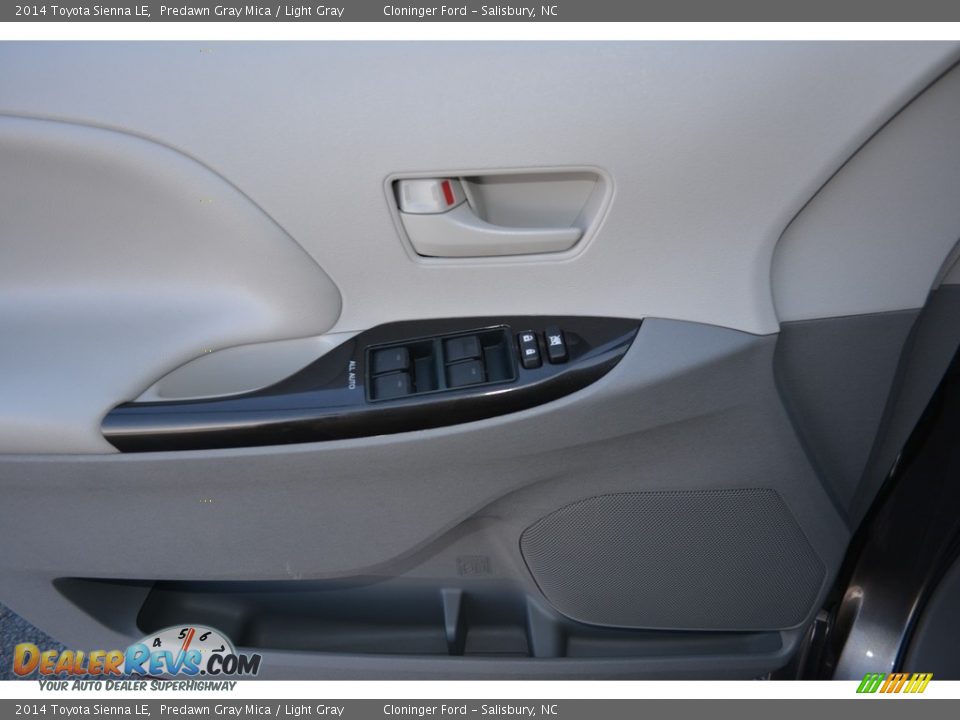 2014 Toyota Sienna LE Predawn Gray Mica / Light Gray Photo #8