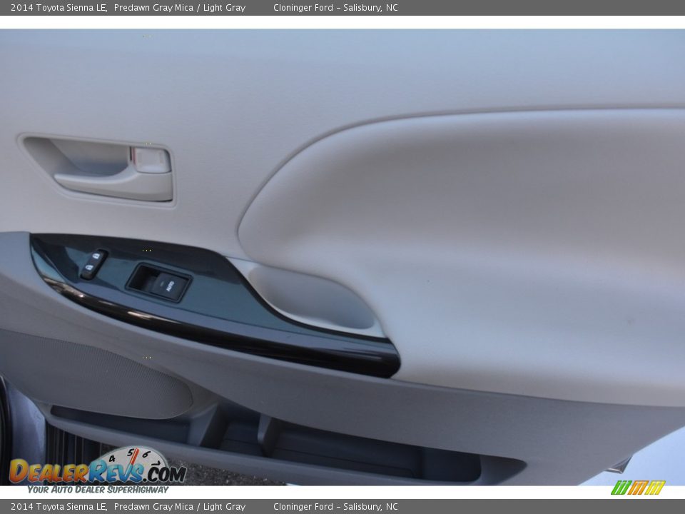 2014 Toyota Sienna LE Predawn Gray Mica / Light Gray Photo #14