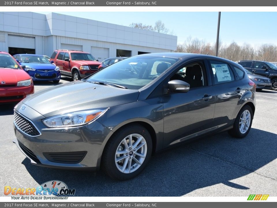 Magnetic 2017 Ford Focus SE Hatch Photo #3