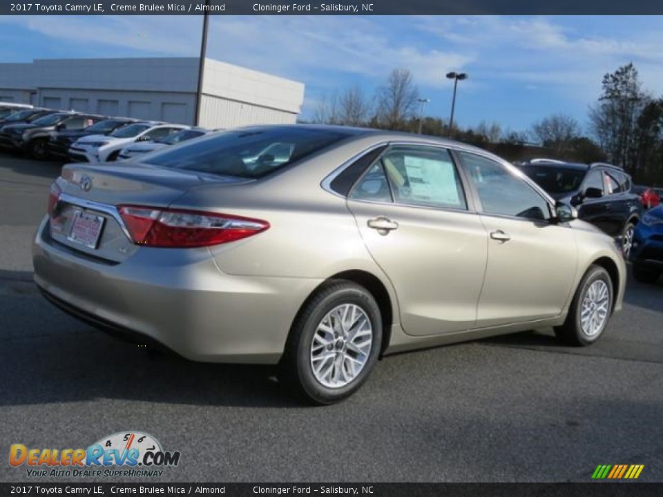 2017 Toyota Camry LE Creme Brulee Mica / Almond Photo #19