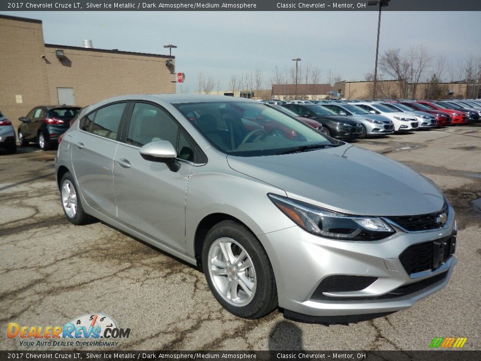 Front 3/4 View of 2017 Chevrolet Cruze LT Photo #3