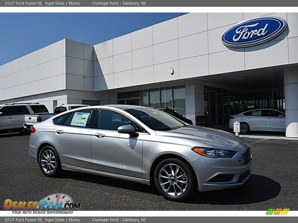 Front 3/4 View of 2017 Ford Fusion SE Photo #1