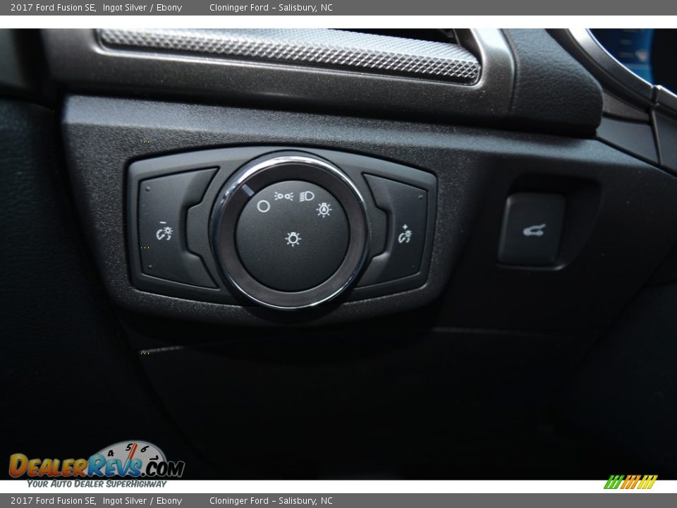 2017 Ford Fusion SE Ingot Silver / Ebony Photo #17